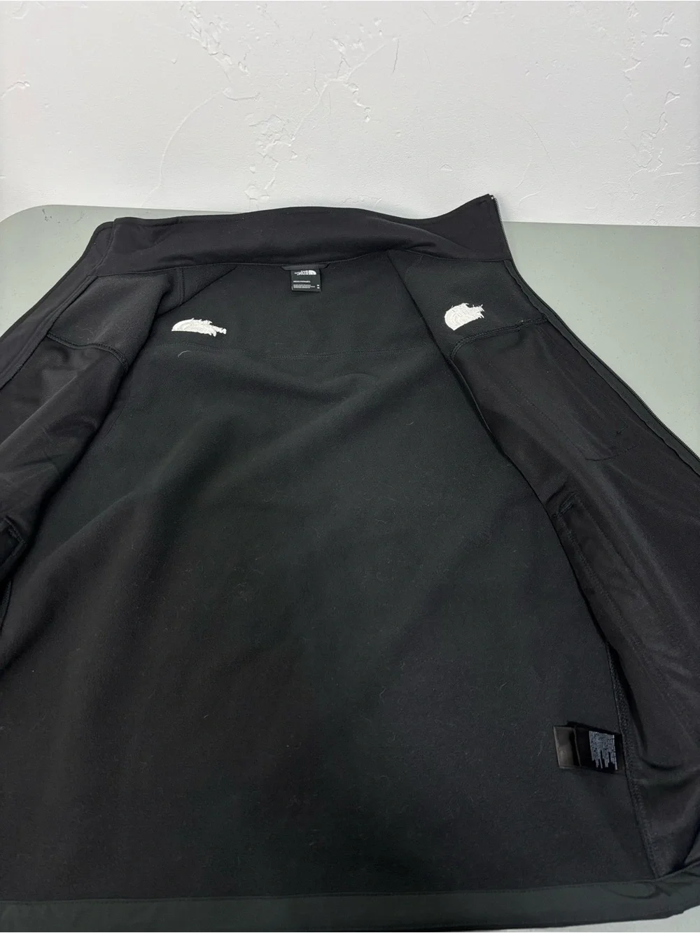 The North Face Black Softshell Vest Jacket Men's Medium Full Zip Winter Fall